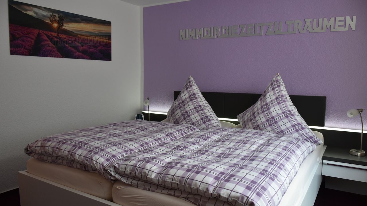 Schlafzimmer (1) Schlafzimmer (1)